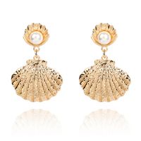 Hot-selling New Fashion Metal Gold-plated Shell Pearl Earrings For Women Wholesale sku image 1