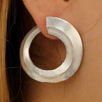 Der Neue   Neue Halbkreis Förmige Geometrische Metall Unregelmäßige Runde Ohrringe Ohrringe Legierung Ohrringe sku image 2