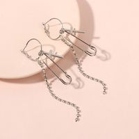 Hot Selling Fashion Hip Hop Retro Temperament Claw Chain Tassel Earrings main image 1