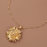 Hot Selling Fashion Chrysanthemum Pendant Women's Necklace Wholesale main image 3