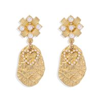 Exaggerated Metal Leaf Inlaid Pearl Earrings  Wholesale main image 1