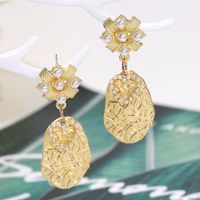 Exaggerated Metal Leaf Inlaid Pearl Earrings  Wholesale main image 5