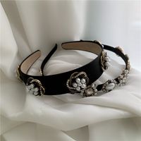 Retro Temperament Wide-sided Wild Outing Cloth Pearl Diamond Flower Headband main image 2