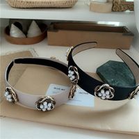 Retro Temperament Wide-sided Wild Outing Cloth Pearl Diamond Flower Headband main image 5