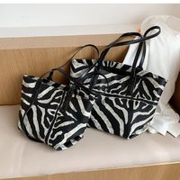Retro Large-capacity Bag Fashion Simple Shoulder Tote Bag sku image 1
