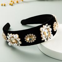 Exaggerated Black Gold Velvet Cloth Wide-border Flower Pearl Headband Retro Baroque Inlaid Rhinestone Headband main image 4