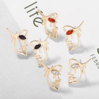 Mode Créative Rétro Ethnique Alliage Diamant Bijoux Simple Visage Boucles D&#39;oreilles Symétriques main image 3