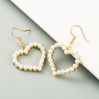 Korean New Retro Geometric Heart-shaped Pearl Earrings Sweet Girl Simple Earrings Wholesale main image 4