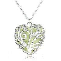Hot-selling Hollow Heart-shaped Luminous Jewelry Peach Heart Diamond Sea Heart Necklace Wholesale main image 1