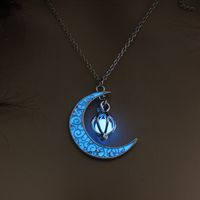 Venta Caliente Luna Calabaza Colgante Piedra Luminosa Collar De Mujer Luminoso sku image 1