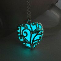 Hot-selling Hollow Heart-shaped Luminous Jewelry Peach Heart Diamond Sea Heart Necklace Wholesale sku image 2