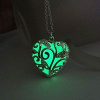 Hot-selling Hollow Heart-shaped Luminous Jewelry Peach Heart Diamond Sea Heart Necklace Wholesale sku image 3