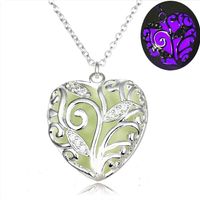 Hot-selling Hollow Heart-shaped Luminous Jewelry Peach Heart Diamond Sea Heart Necklace Wholesale sku image 4