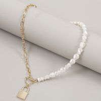 Fashion Asymmetrical Lock  Pendant Pearl Women's Necklace main image 3