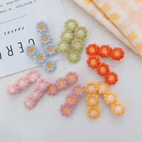 Koreanische Kleine Gänseblümchen Blume Wolle Rand Clip Süßigkeiten Farbe Pony Haarnadel Großhandel main image 1