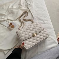 Autumn New Rhombus Quilted Flap Large-capacity Shoulder Embroidered Thread Chain Bag main image 2