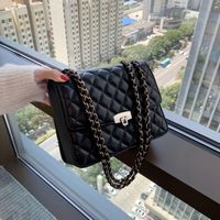 Autumn New Rhombus Quilted Flap Large-capacity Shoulder Embroidered Thread Chain Bag main image 6