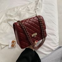 Autumn New Rhombus Quilted Flap Large-capacity Shoulder Embroidered Thread Chain Bag main image 5
