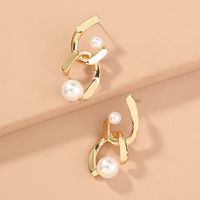 Creative Retro Fashion Symmetrical Metal Fashion Ladies Baroque Pearl Earrings Wholesale main image 5