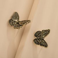 Mode Retro Schmetterling Charme Metalllegierung Ohrringe Für Frauen Großhandel main image 3