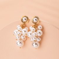 Pendientes De Aleación Simple De Perlas Coreanas De Moda Para Mujeres Al Por Mayor main image 1