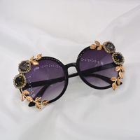 New Trendy Korean Ladies Diamond Crystal Sunglasses Wholesale main image 1