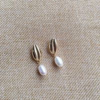Fashion Shell Freshwater Pearl Earrings sku image 1