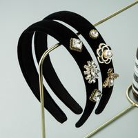 Retro Baroque Bee Pearl Rhinestone Velvet Headband main image 1