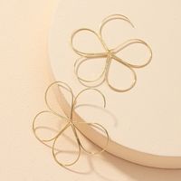Fashion Metal Line Flower Earrings Wholesale sku image 1