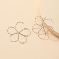 Fashion Metal Line Flower Earrings Wholesale sku image 2