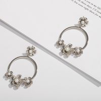 New Simple Pearl Flower Earrings main image 3