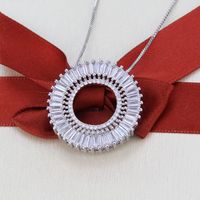 Nouveau Collier Pendentif Rond Incrusté De Zirconium Creux main image 4