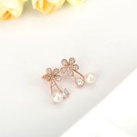 Simple Flower Pearl Earrings main image 3