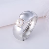 Gold And Silver Wide-sided Fashion Pearl Bracelet main image 3