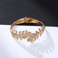 Fashion Gold-plated Leaf Diamond Bracelet main image 3