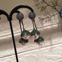 Pearl Ball Green Leaves Tassel Earrings main image 3