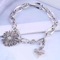 Fashion Metal Simple Chrysanthemum Heart Bracelet main image 1
