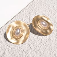 Palace Style Retro Metal Pearl Round Earrings main image 5