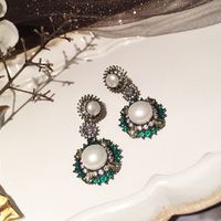 Elegant Pearl Flower Earrings main image 4