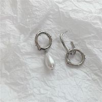 Fashionable Asymmetric Pearl Earrings main image 1