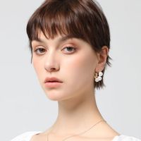 Lady C Shape Inlaid Pearls Alloy Pearl Earrings main image 5