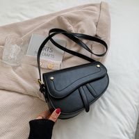 Niche Bag Female 2021 New Fashion Casual One-shoulder Messenger Texture Underarm Bag Commuter Bag main image 6