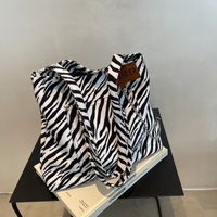 Tasche 2021 Neue Trendige Herbst- Und Winter-retro-zebramuster-fashion-ein-schulter-einkaufstasche Mit Großem Fassungsvermögen main image 6