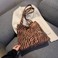 Bag 2021 New Trendy Autumn And Winter Retro Zebra Pattern Fashion Large-capacity One-shoulder Tote Bag main image 4