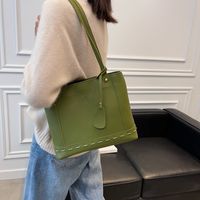 Grande Capacité Sac Sac De Femmes 2021 Nouvelle Mode Automne Hiver Rétro Épaule Messenger Sac Polyvalent Sens Élevé Fourre-tout Sac main image 4