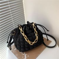 2021 New Casual Design Shrink Drawstring Metal Chainmessenger Bag Fashion Simple Shoulder Bag main image 1