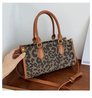 Large-capacity Handbags Bags 2021 New Fashion Niche Design Messenger Leopard Print Texture Portable Large Bag sku image 1