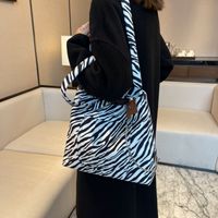 Tasche 2021 Neue Trendige Herbst- Und Winter-retro-zebramuster-fashion-ein-schulter-einkaufstasche Mit Großem Fassungsvermögen sku image 1