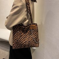 Bag 2021 New Trendy Autumn And Winter Retro Zebra Pattern Fashion Large-capacity One-shoulder Tote Bag sku image 2