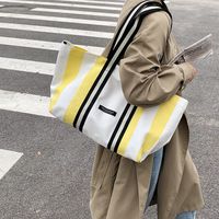 Lona De Gran Capacidad A Rayas De Moda Con Un Solo Hombro Debajo Del Brazo Bolsa De Asas Deportivas Con Textura De Otoño E Invierno main image 6